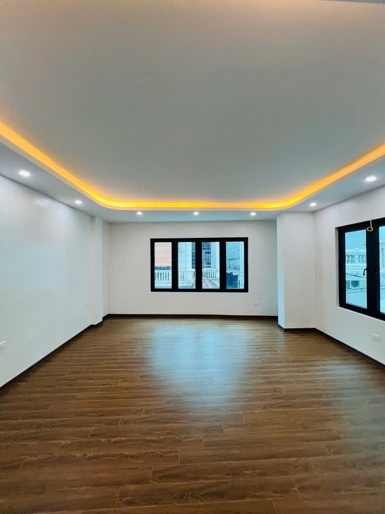 CC Bán nhà Tân Mai, quận Hoàng Mai. 46m × 5 Tầng. Gara Ô tô, SĐCC nở hậu. Chỉ 12 tỷ 3